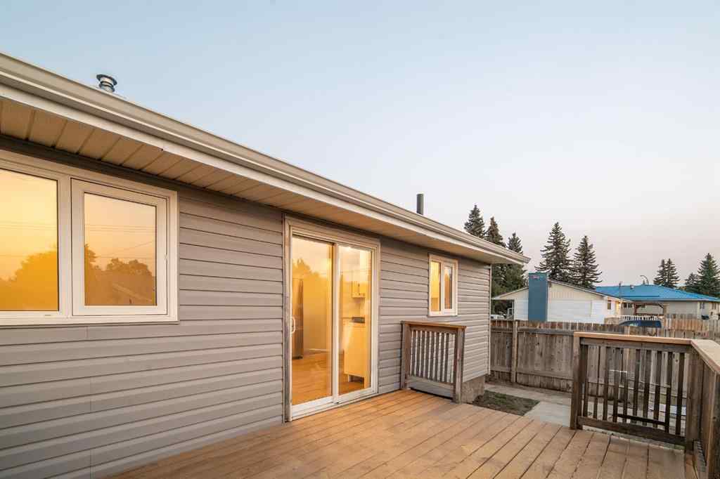 MLS® A2256881 - 5402 59 Street  in Lucas Heights Ponoka, Residential