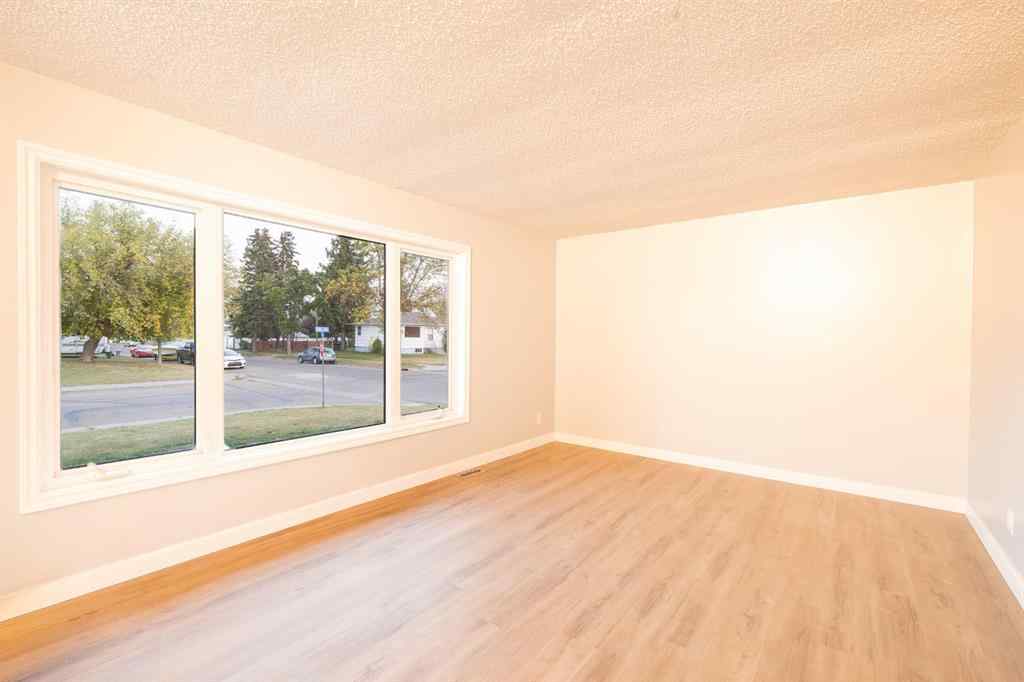 MLS® A2256881 - 5402 59 Street  in Lucas Heights Ponoka, Residential
