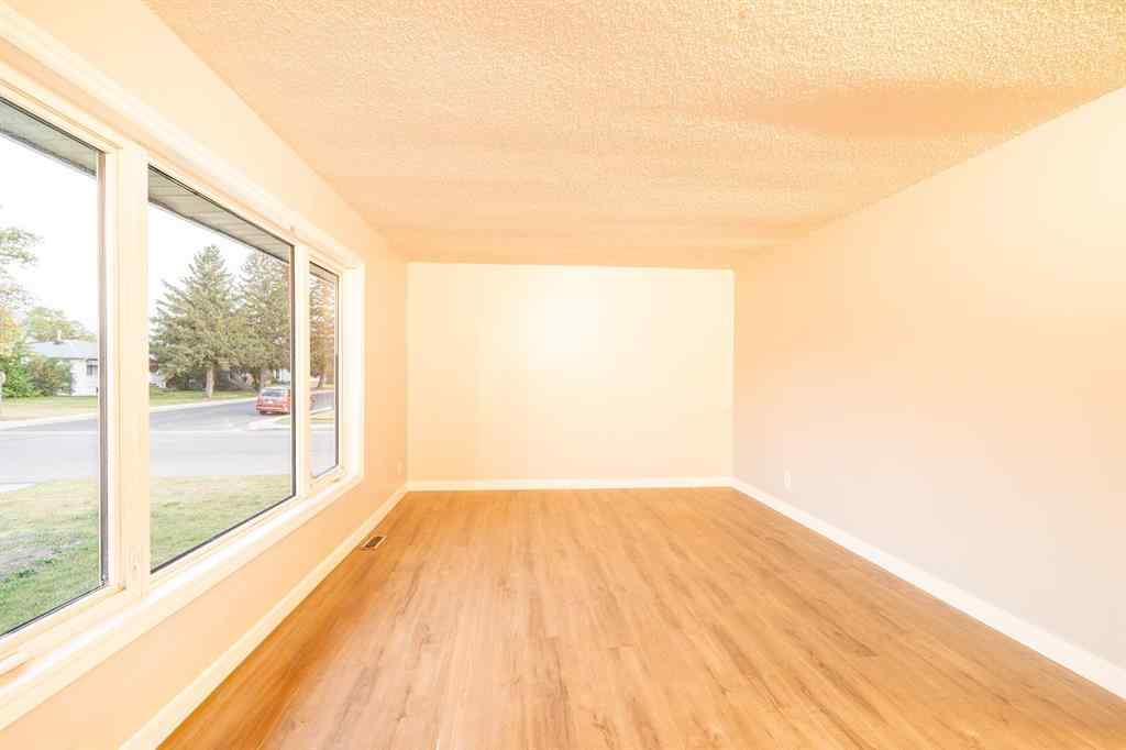 MLS® A2256881 - 5402 59 Street  in Lucas Heights Ponoka, Residential
