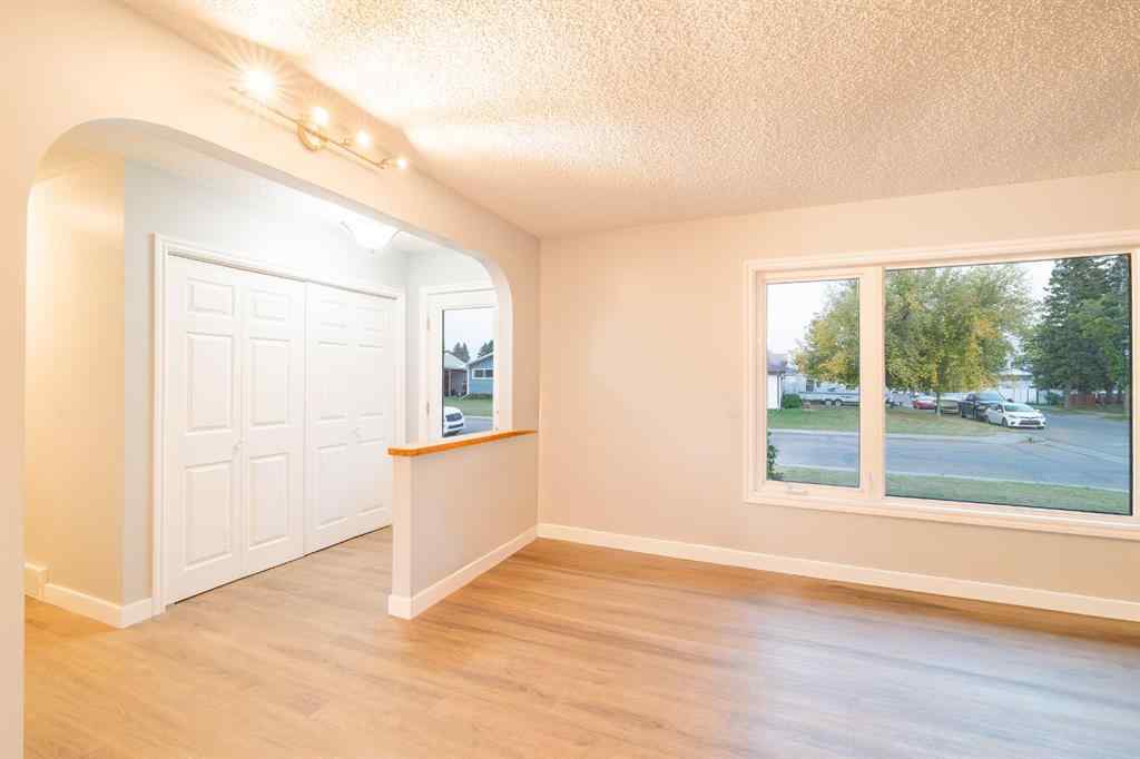 MLS® A2256881 - 5402 59 Street  in Lucas Heights Ponoka, Residential
