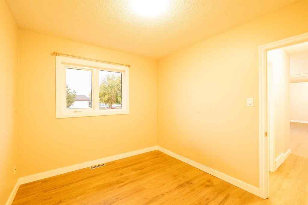 MLS® A2256881 - 5402 59 Street  in Lucas Heights Ponoka, Residential