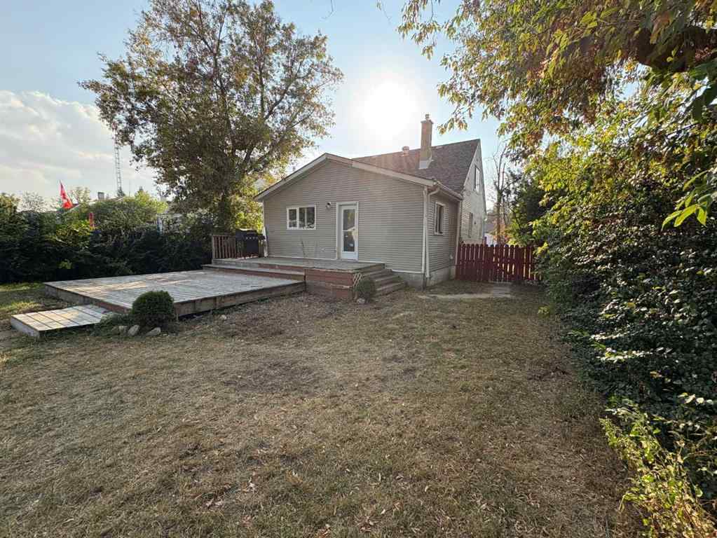 MLS® A2256882 - 5821 44 Avenue  in Waskasoo Red Deer, Residential