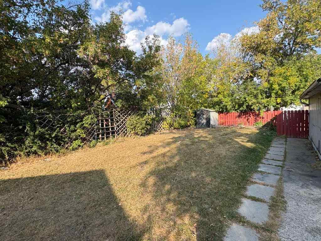 MLS® A2256882 - 5821 44 Avenue  in Waskasoo Red Deer, Residential