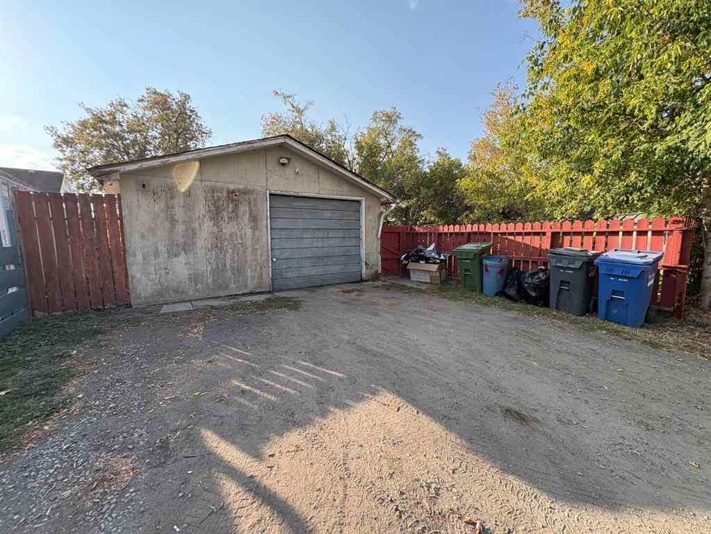 MLS® A2256882 - 5821 44 Avenue  in Waskasoo Red Deer, Residential