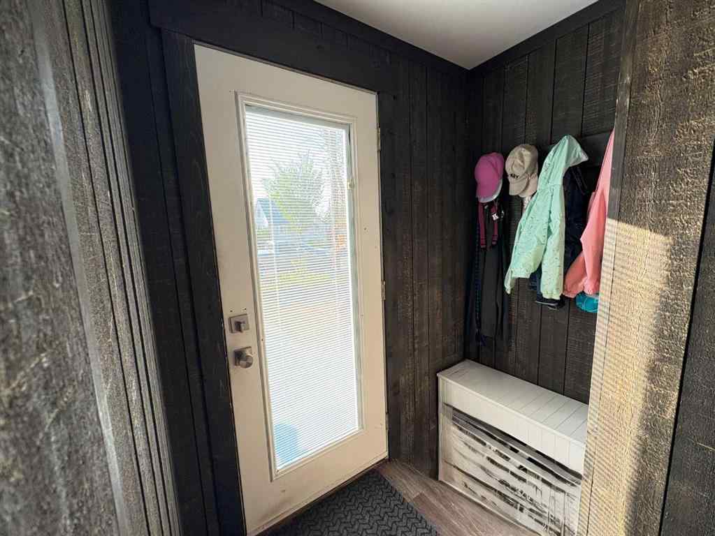 MLS® A2256882 - 5821 44 Avenue  in Waskasoo Red Deer, Residential
