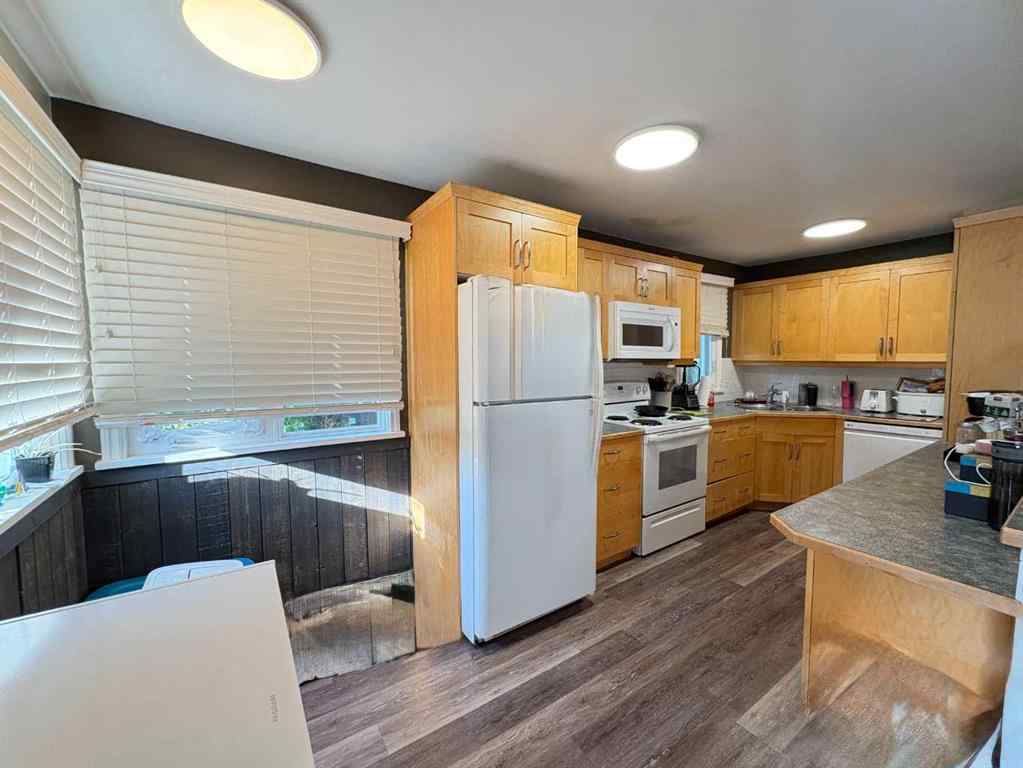 MLS® A2256882 - 5821 44 Avenue  in Waskasoo Red Deer, Residential