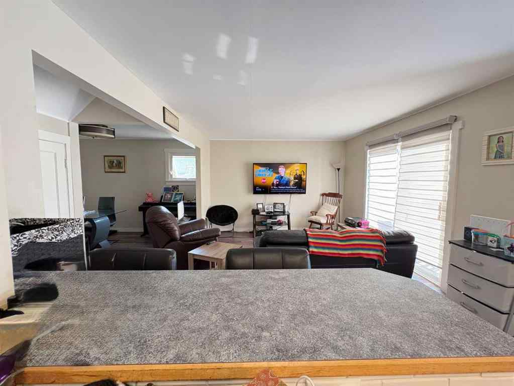 MLS® A2256882 - 5821 44 Avenue  in Waskasoo Red Deer, Residential