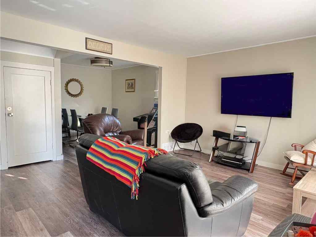 MLS® A2256882 - 5821 44 Avenue  in Waskasoo Red Deer, Residential