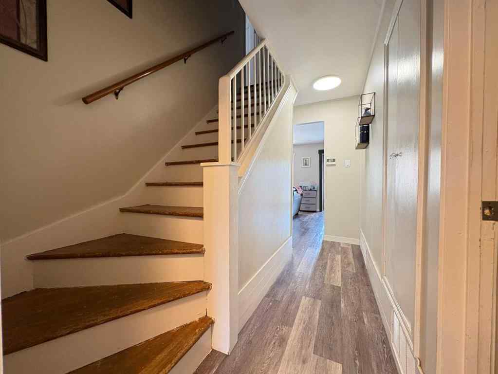MLS® A2256882 - 5821 44 Avenue  in Waskasoo Red Deer, Residential