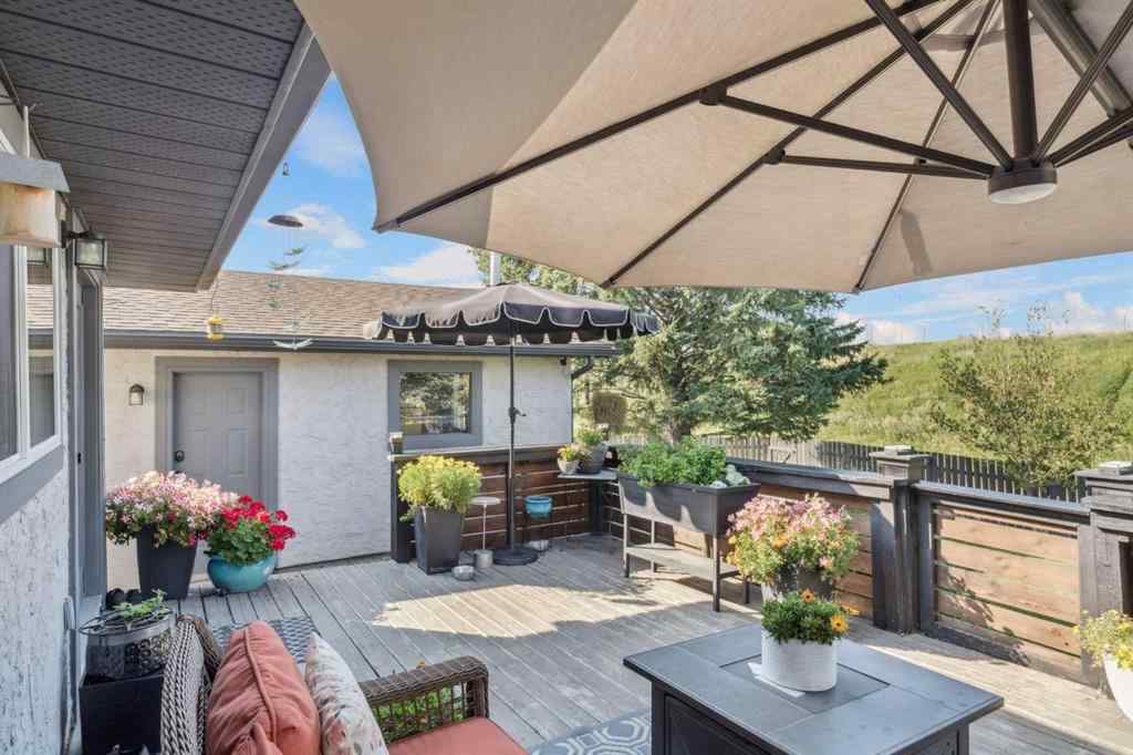MLS® A2256889 - 363 Cedarille Crescent SW in Cedarbrae Calgary, Residential