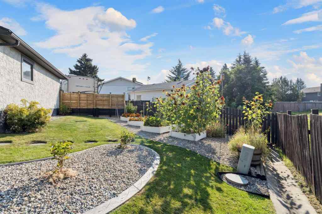 MLS® A2256889 - 363 Cedarille Crescent SW in Cedarbrae Calgary, Residential