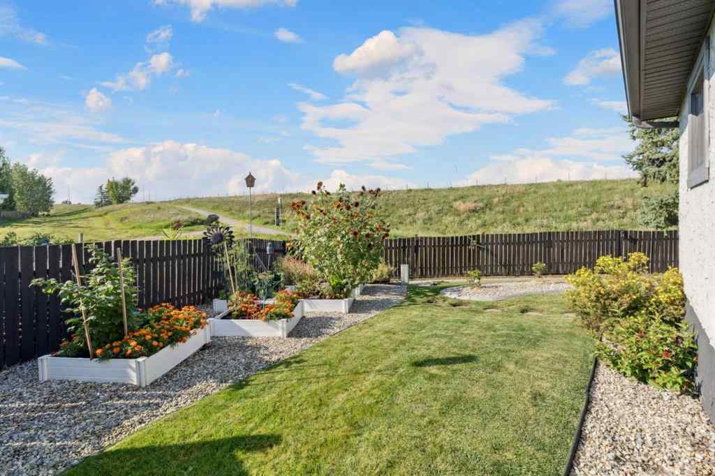 MLS® A2256889 - 363 Cedarille Crescent SW in Cedarbrae Calgary, Residential