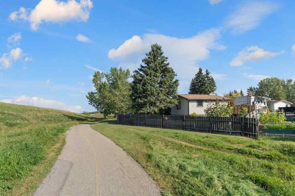 MLS® A2256889 - 363 Cedarille Crescent SW in Cedarbrae Calgary, Residential
