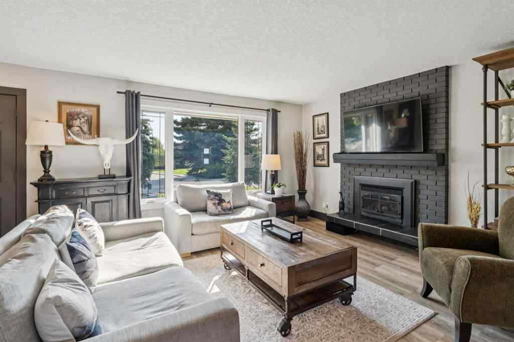 MLS® A2256889 - 363 Cedarille Crescent SW in Cedarbrae Calgary, Residential