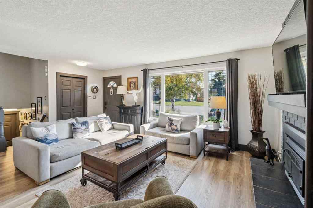 MLS® A2256889 - 363 Cedarille Crescent SW in Cedarbrae Calgary, Residential