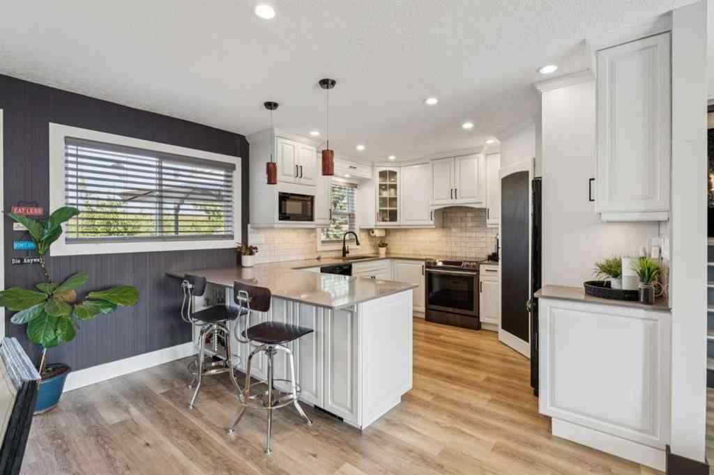 MLS® A2256889 - 363 Cedarille Crescent SW in Cedarbrae Calgary, Residential
