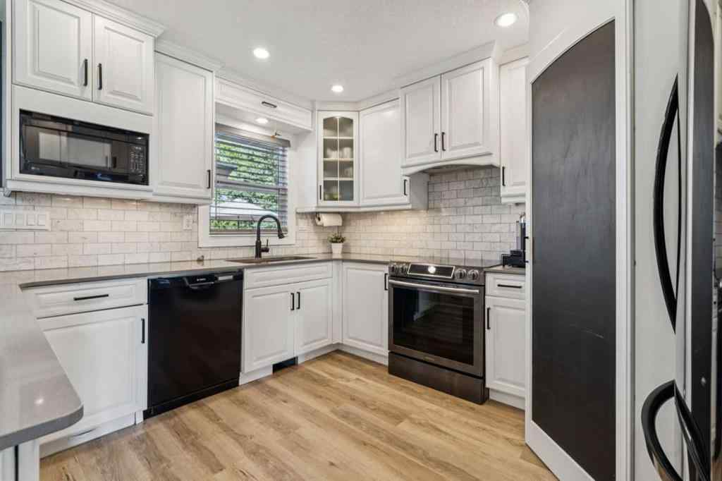 MLS® A2256889 - 363 Cedarille Crescent SW in Cedarbrae Calgary, Residential