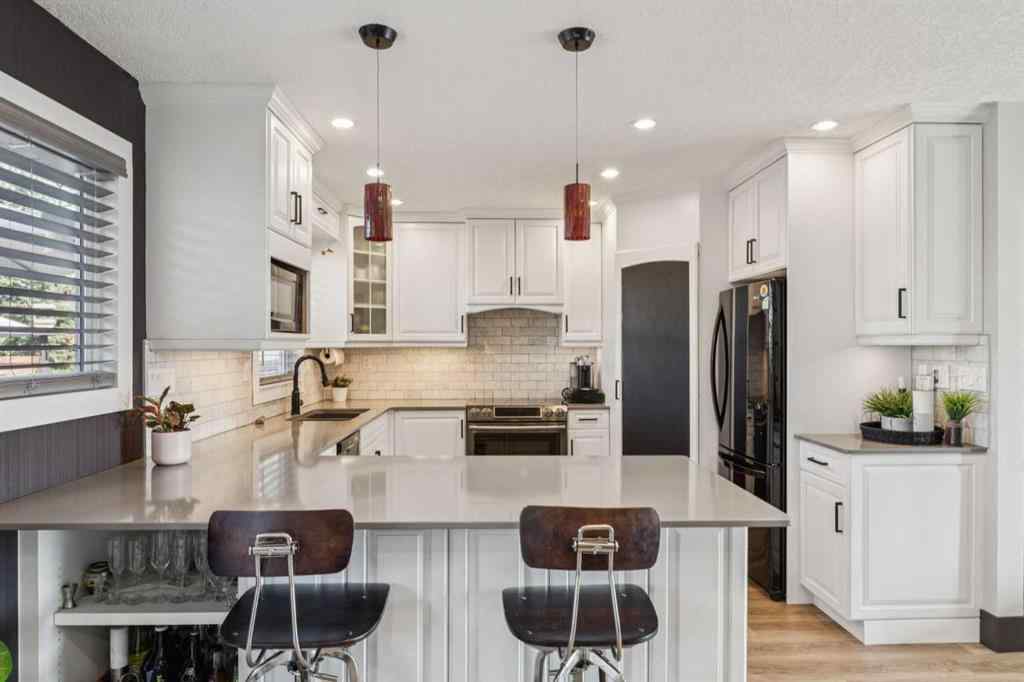 MLS® A2256889 - 363 Cedarille Crescent SW in Cedarbrae Calgary, Residential