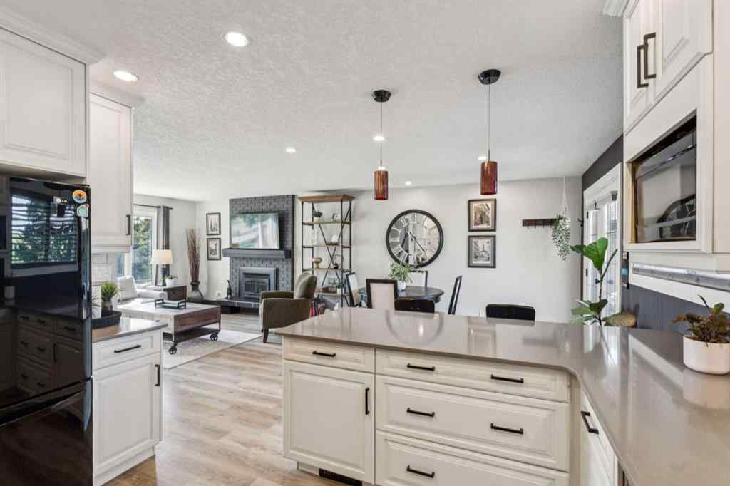 MLS® A2256889 - 363 Cedarille Crescent SW in Cedarbrae Calgary, Residential