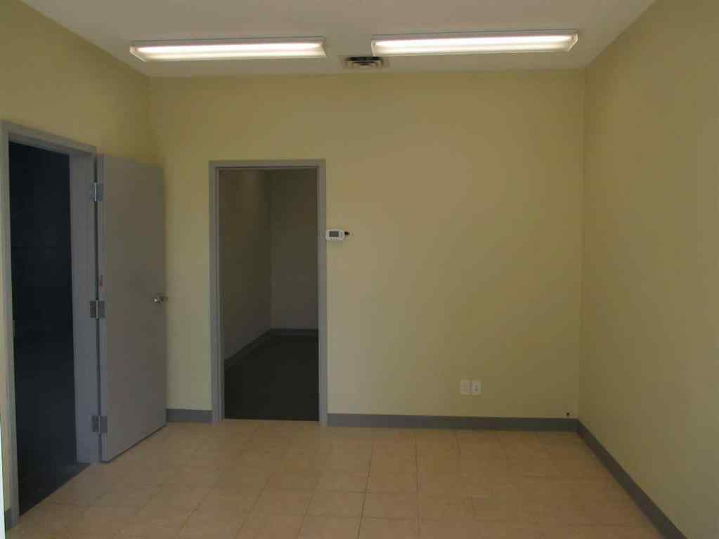 MLS® A2256900 - Unit #40 4807 32 Street SE in Golden Triangle Calgary, Commercial