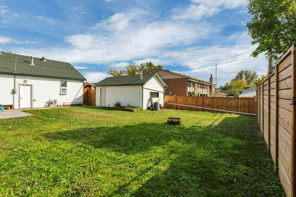 MLS® A2256902 - 5009 54 Avenue  in Central Ponoka Ponoka, Residential