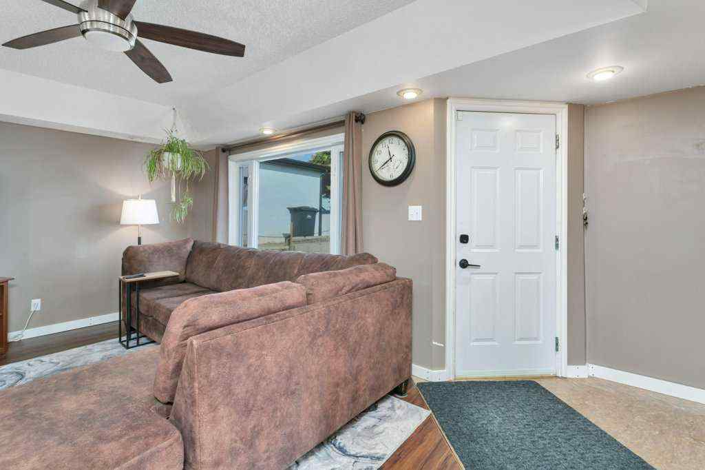 MLS® A2256902 - 5009 54 Avenue  in Central Ponoka Ponoka, Residential