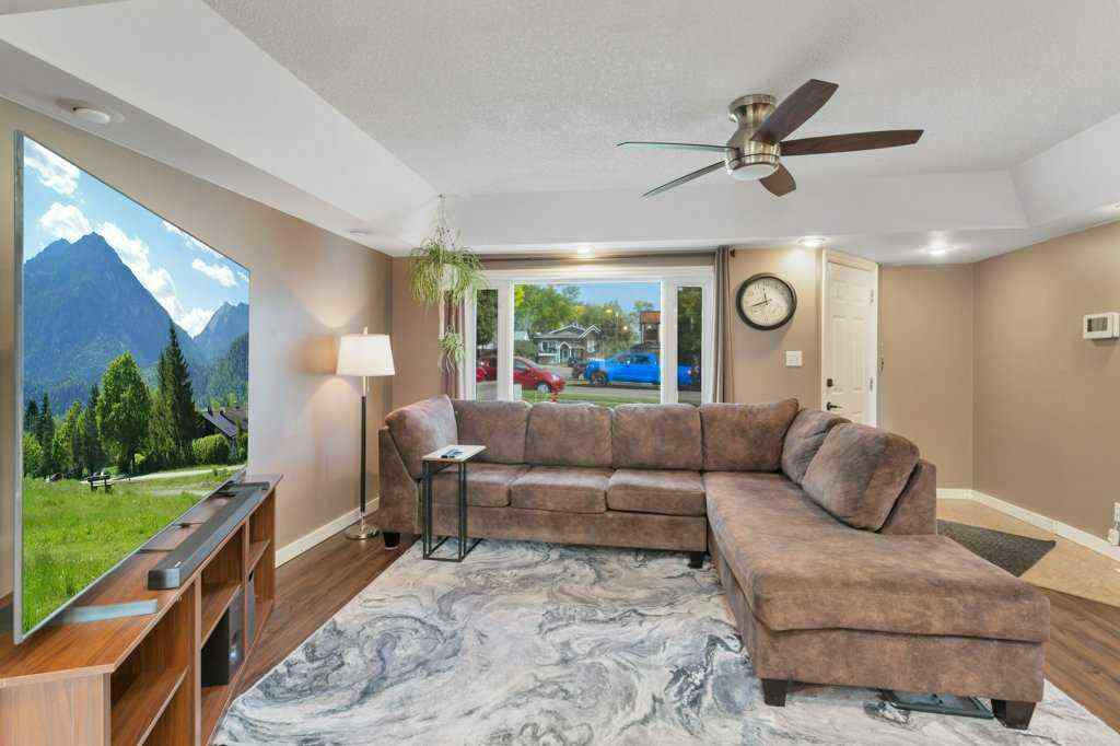MLS® A2256902 - 5009 54 Avenue  in Central Ponoka Ponoka, Residential