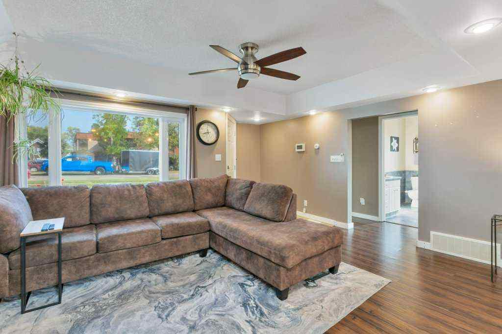 MLS® A2256902 - 5009 54 Avenue  in Central Ponoka Ponoka, Residential