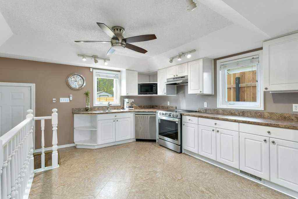 MLS® A2256902 - 5009 54 Avenue  in Central Ponoka Ponoka, Residential