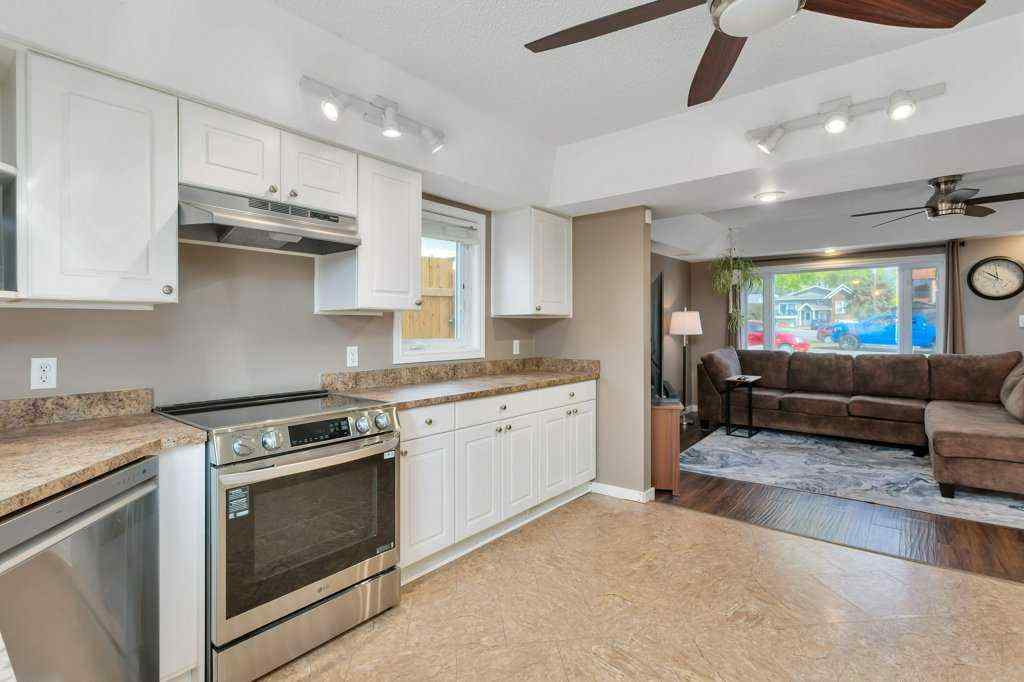 MLS® A2256902 - 5009 54 Avenue  in Central Ponoka Ponoka, Residential