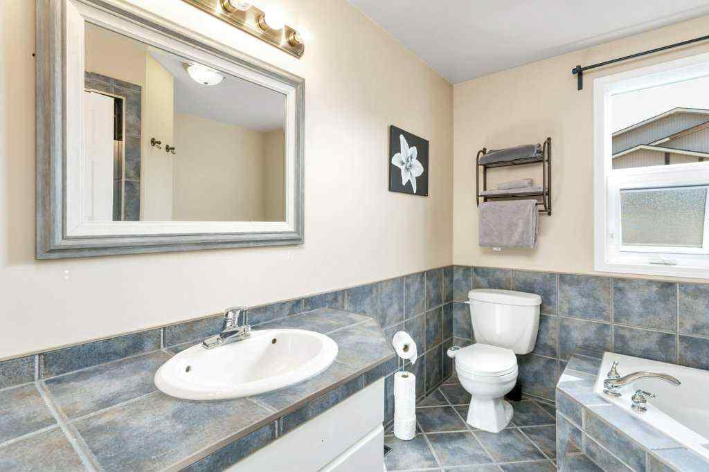 MLS® A2256902 - 5009 54 Avenue  in Central Ponoka Ponoka, Residential