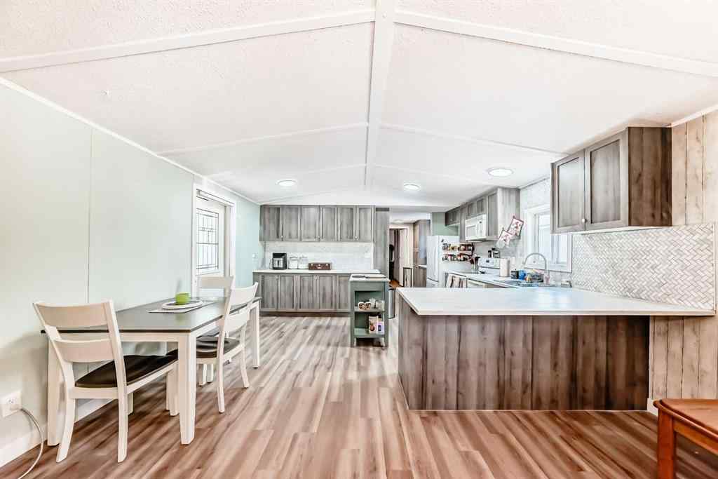 MLS® A2256903 - 17 Burroughs Place NE in Monterey Park Calgary, Mobile