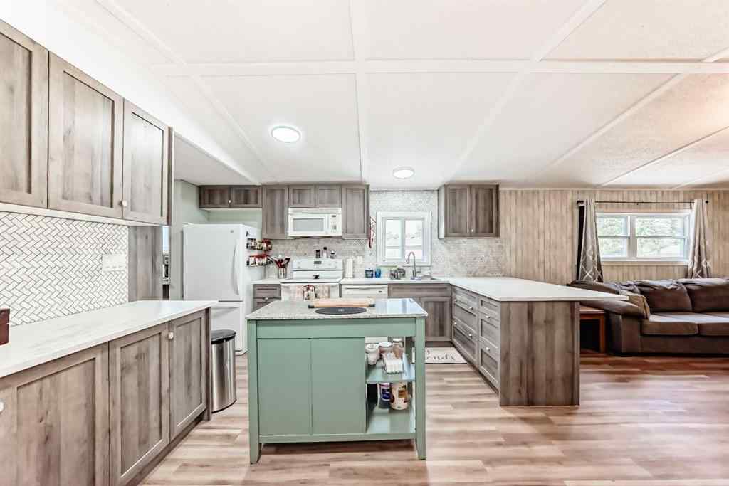 MLS® A2256903 - 17 Burroughs Place NE in Monterey Park Calgary, Mobile