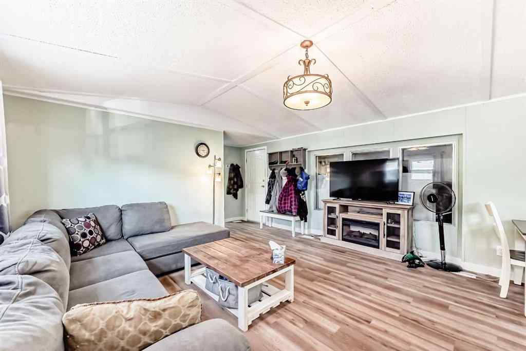 MLS® A2256903 - 17 Burroughs Place NE in Monterey Park Calgary, Mobile