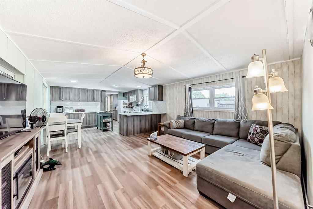 MLS® A2256903 - 17 Burroughs Place NE in Monterey Park Calgary, Mobile