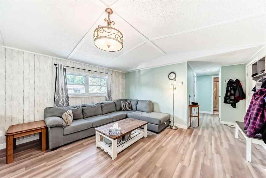 MLS® A2256903 - 17 Burroughs Place NE in Monterey Park Calgary, Mobile