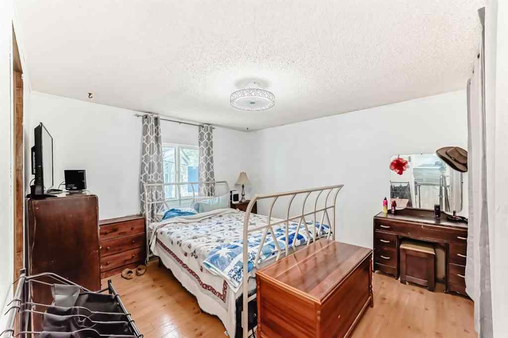 MLS® A2256903 - 17 Burroughs Place NE in Monterey Park Calgary, Mobile