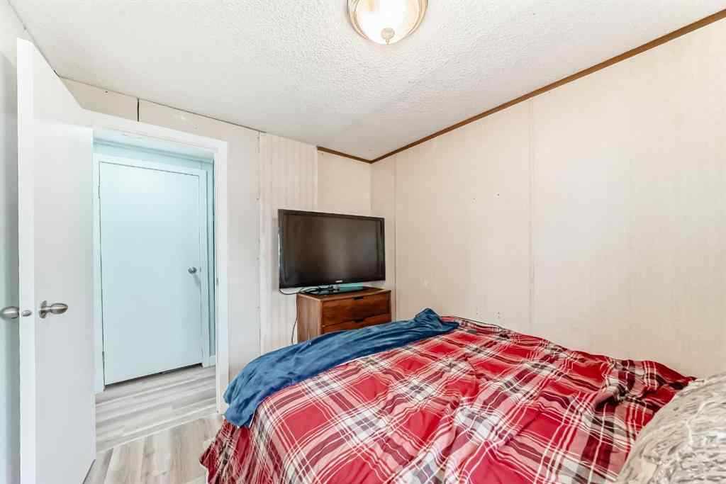 MLS® A2256903 - 17 Burroughs Place NE in Monterey Park Calgary, Mobile