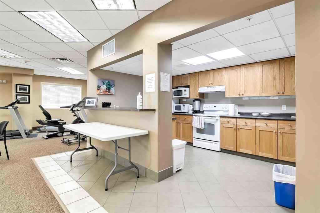 MLS® A2256906 - Unit #210 194 Sunrise Circle SW in SW Southridge Medicine Hat, Residential