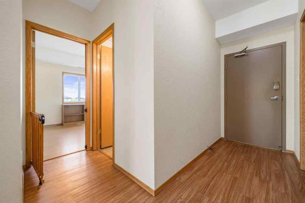 MLS® A2256906 - Unit #210 194 Sunrise Circle SW in SW Southridge Medicine Hat, Residential