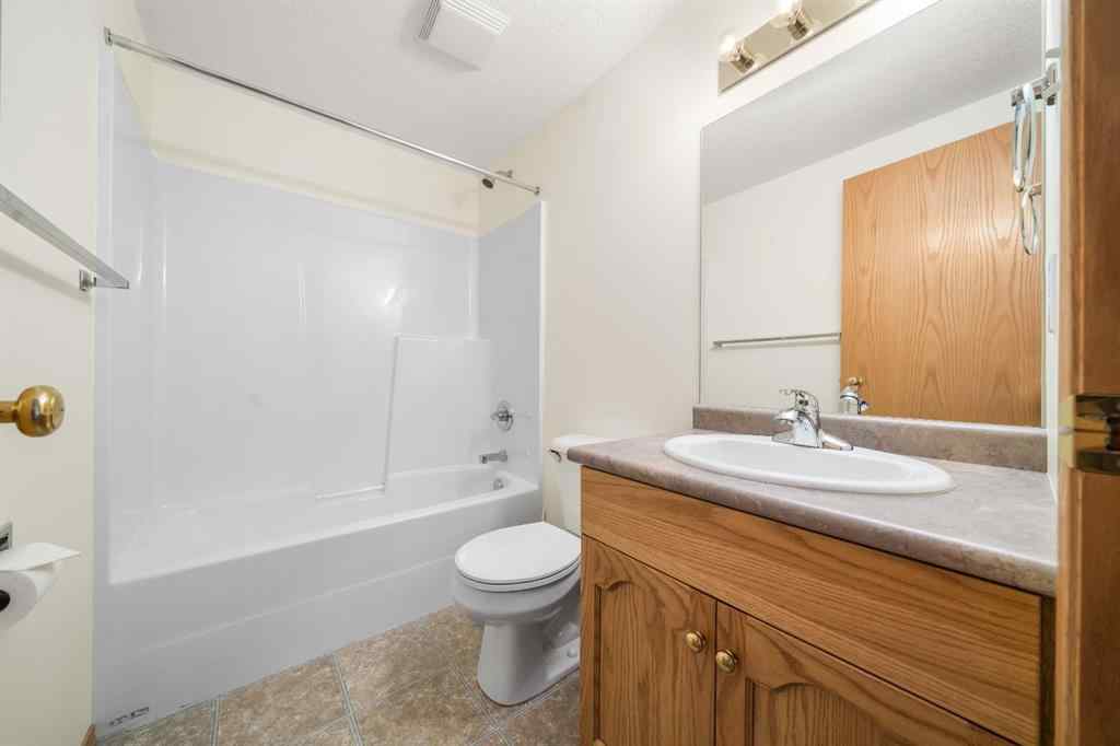 MLS® A2256906 - Unit #210 194 Sunrise Circle SW in SW Southridge Medicine Hat, Residential