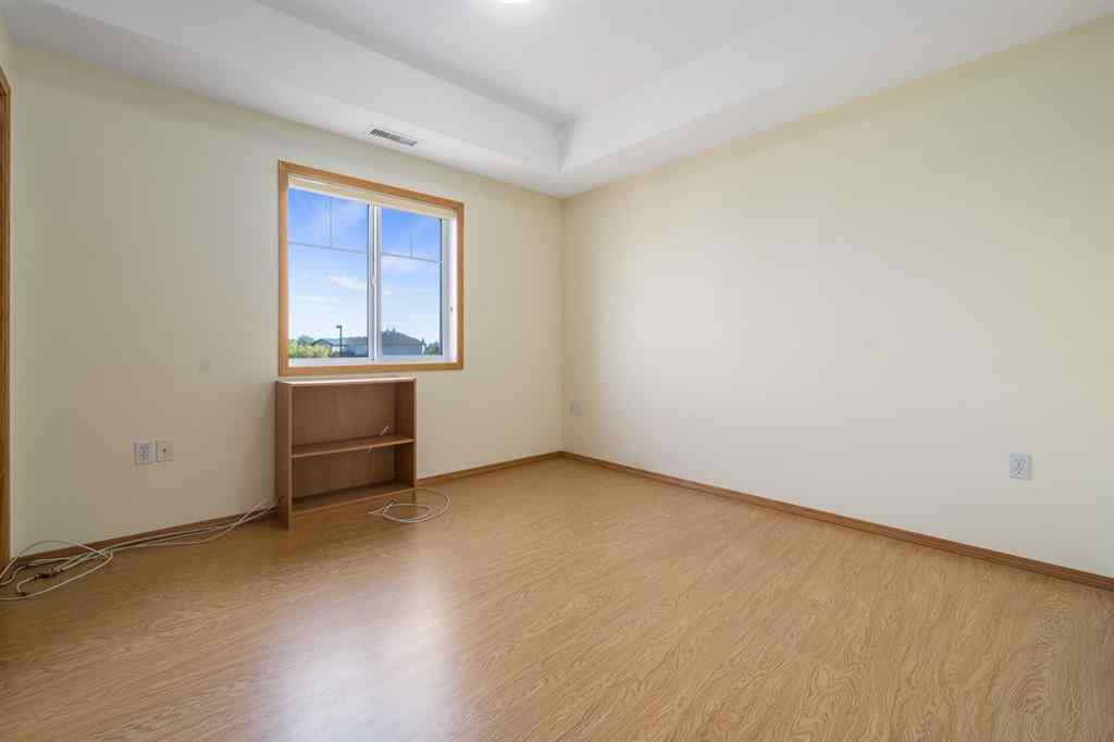 MLS® A2256906 - Unit #210 194 Sunrise Circle SW in SW Southridge Medicine Hat, Residential