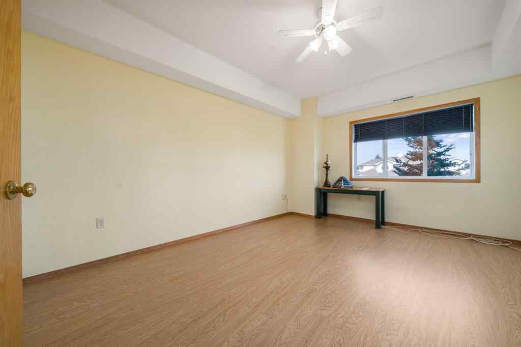 MLS® A2256906 - Unit #210 194 Sunrise Circle SW in SW Southridge Medicine Hat, Residential