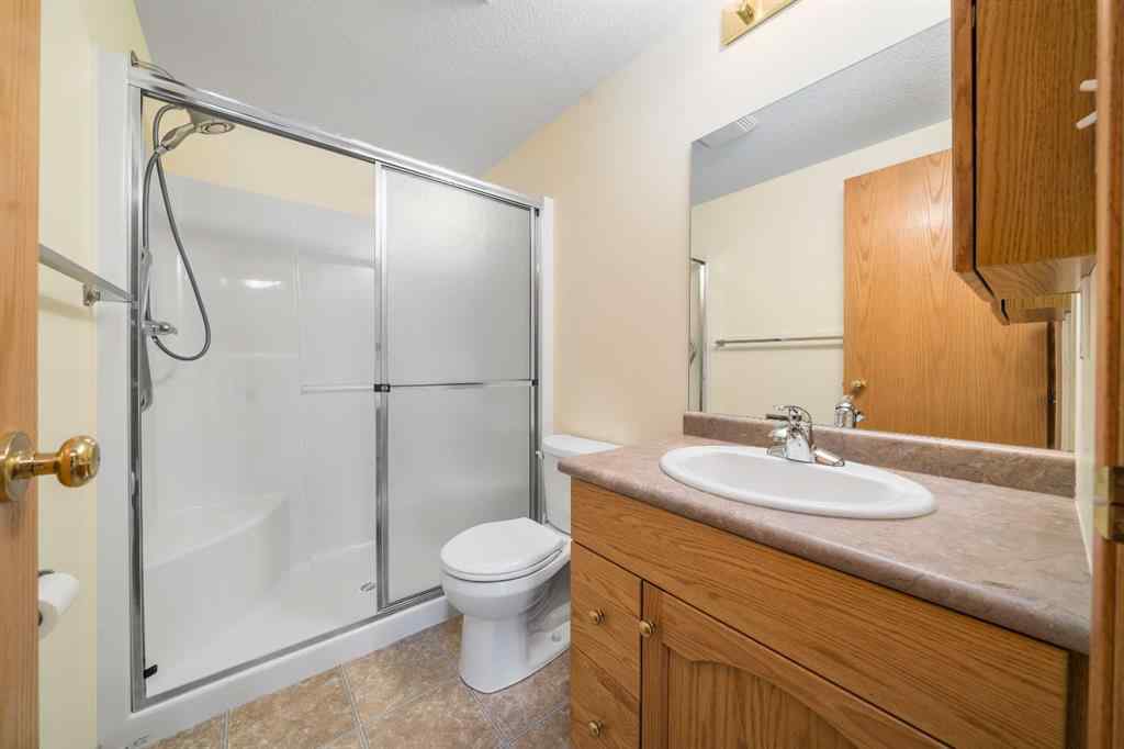 MLS® A2256906 - Unit #210 194 Sunrise Circle SW in SW Southridge Medicine Hat, Residential