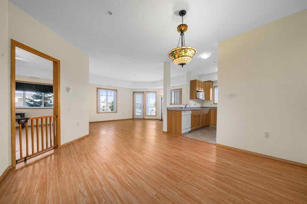 MLS® A2256906 - Unit #210 194 Sunrise Circle SW in SW Southridge Medicine Hat, Residential