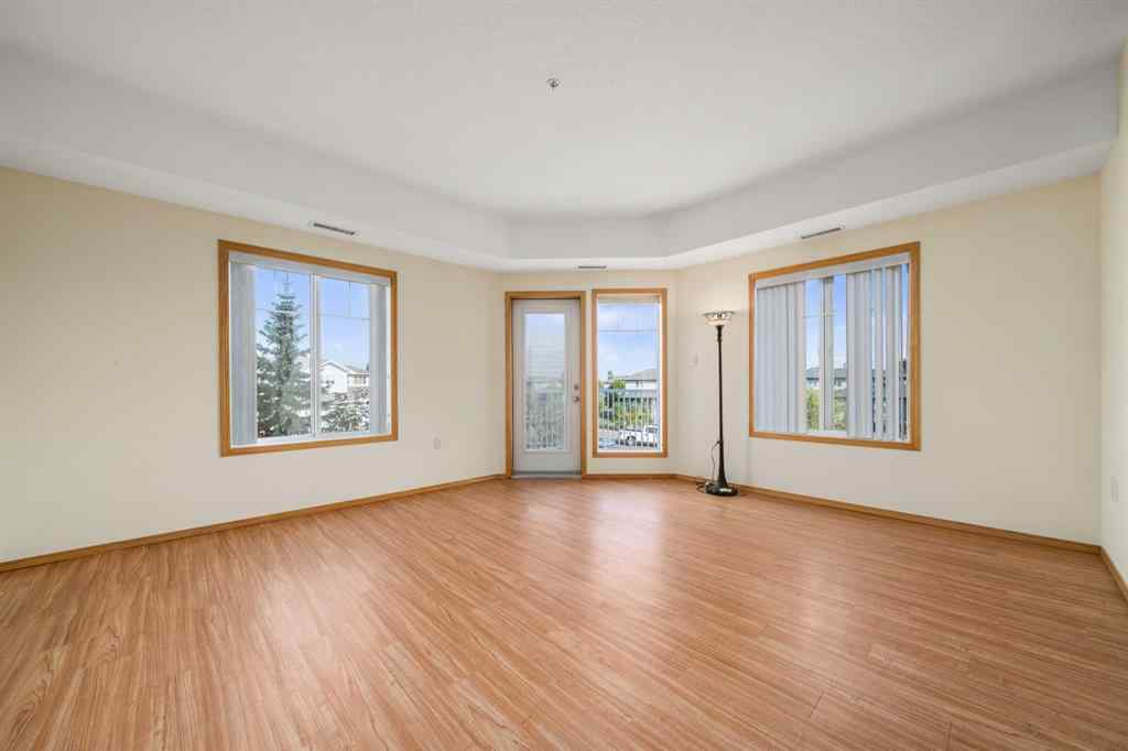 MLS® A2256906 - Unit #210 194 Sunrise Circle SW in SW Southridge Medicine Hat, Residential