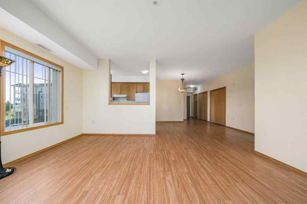 MLS® A2256906 - Unit #210 194 Sunrise Circle SW in SW Southridge Medicine Hat, Residential