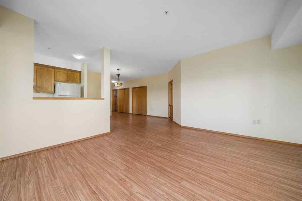 MLS® A2256906 - Unit #210 194 Sunrise Circle SW in SW Southridge Medicine Hat, Residential