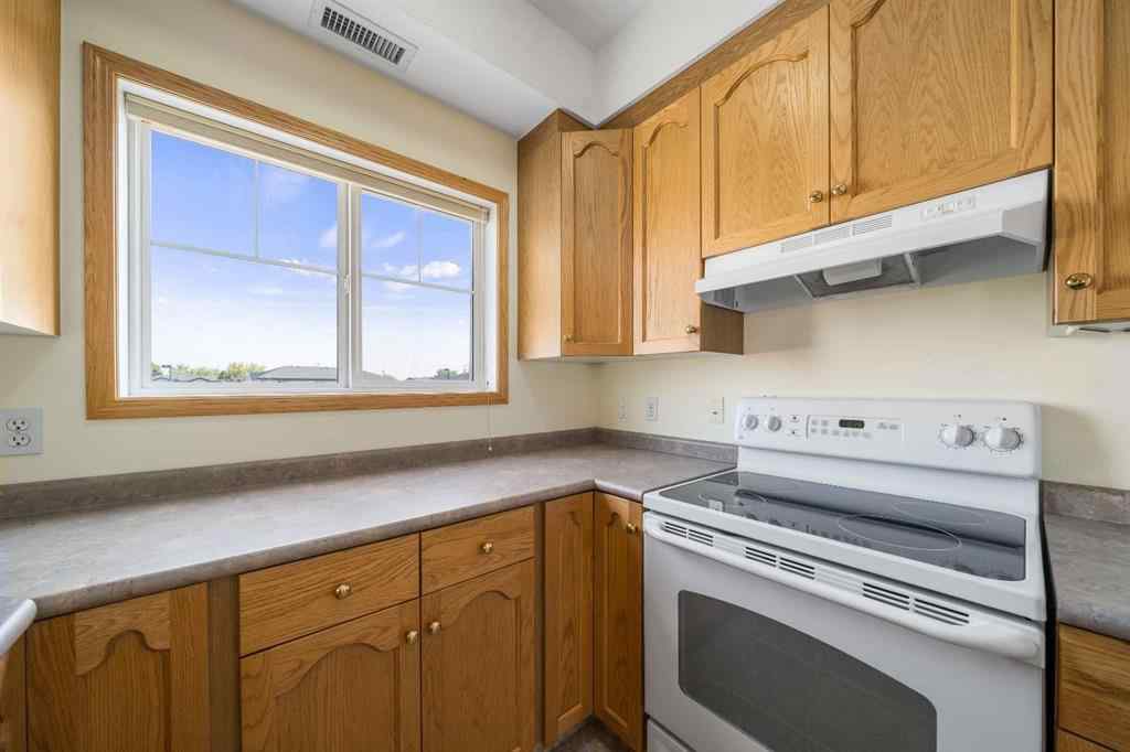 MLS® A2256906 - Unit #210 194 Sunrise Circle SW in SW Southridge Medicine Hat, Residential