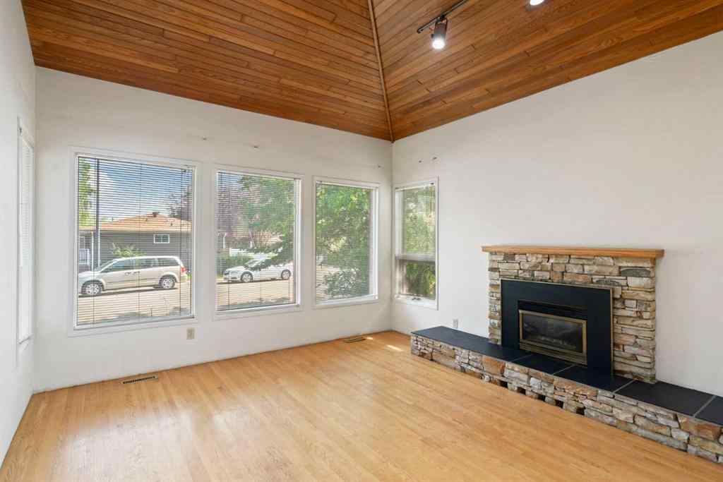 MLS® A2256911 - 34 Kendall Place SW in Kingsland Calgary, Residential